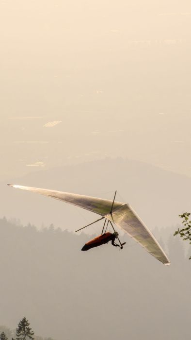 Hang gliding flight
